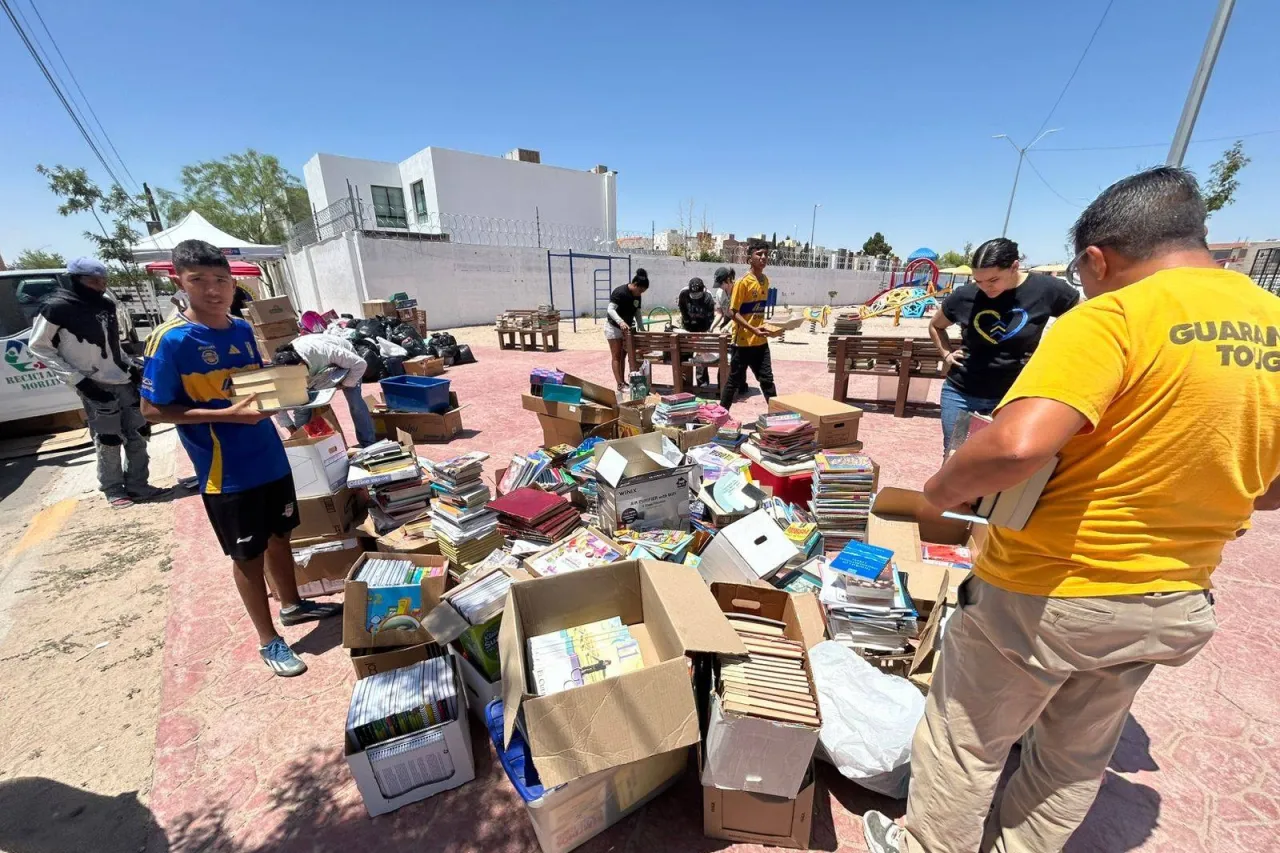 Rescate de libros: Buscan evitar que 2 millones terminen en la basura