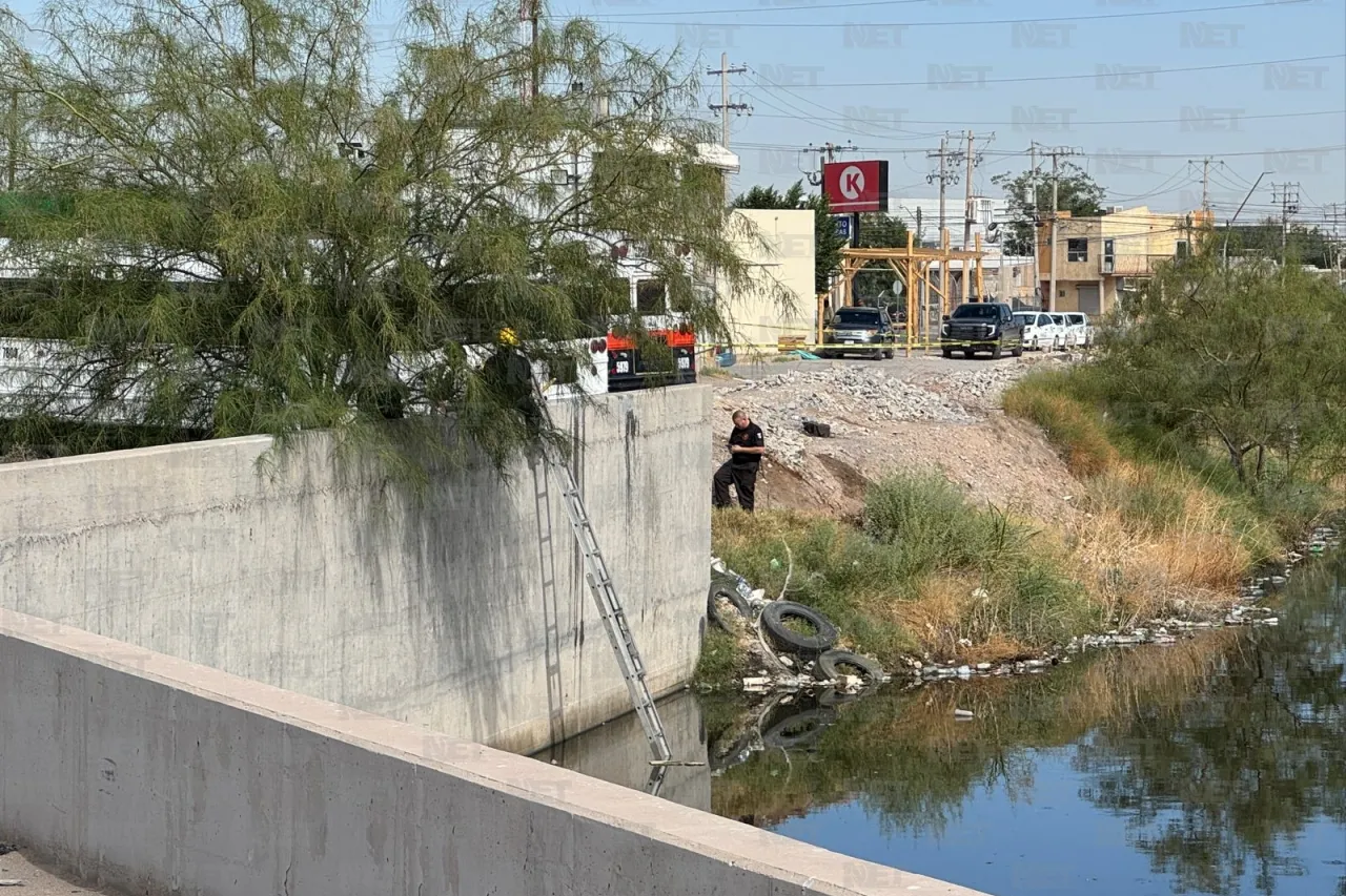 Hallan cadáver en canal a lado de una gasolinera; podría ser empleado
