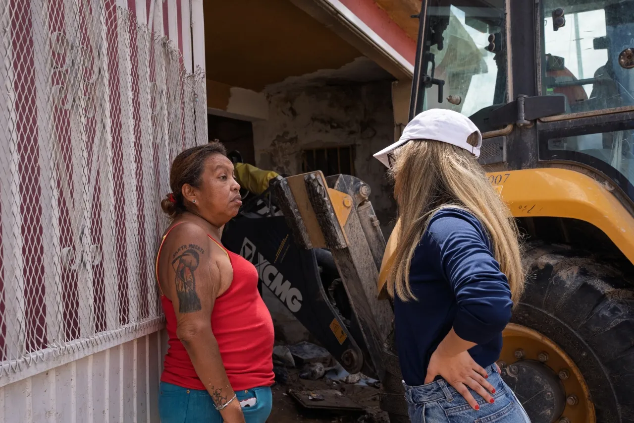 Apoyan con maquinaria y alimentos en colonias afectadas por las lluvias