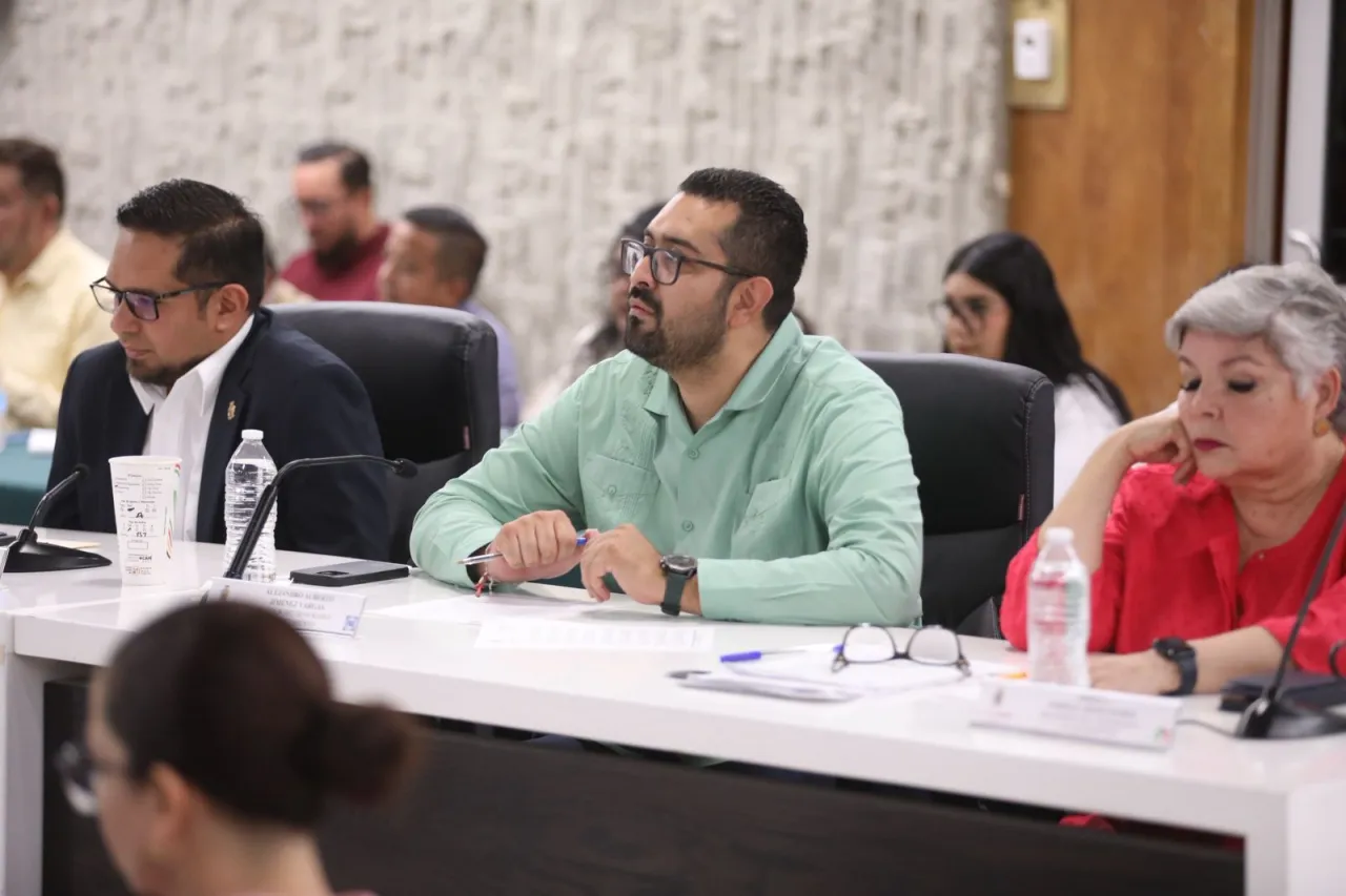 Denuncia regidor Alex Jiménez descuento médico injusto a pensionados