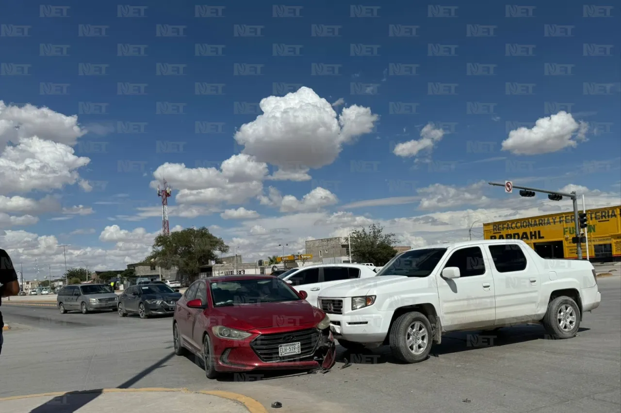 Chocan en la Santiago Troncoso y bloquean la circulación