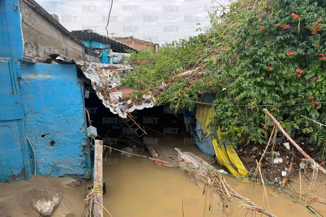 Colapsa vivienda en la Plutarco por las fuertes lluvias de ayer