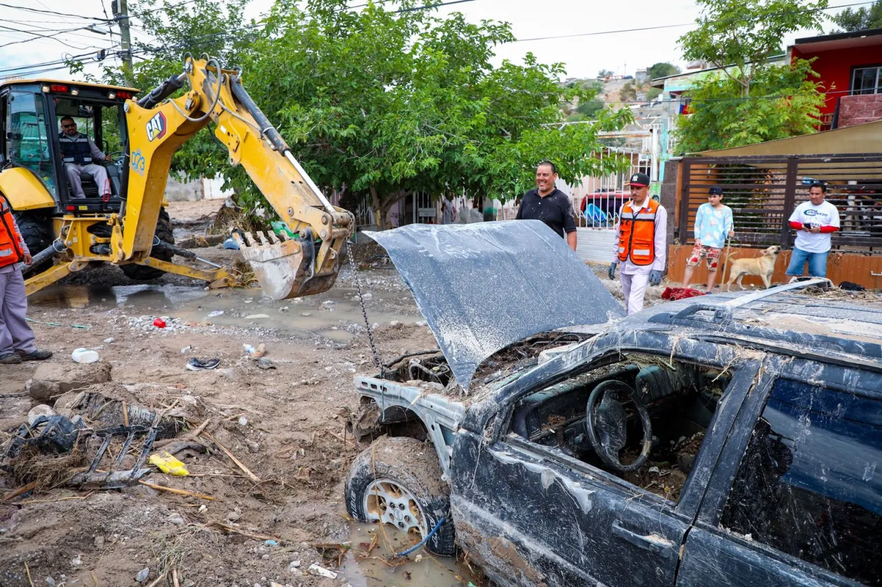 Atiende JMAS socavón en la colonia Francisco Sarabia