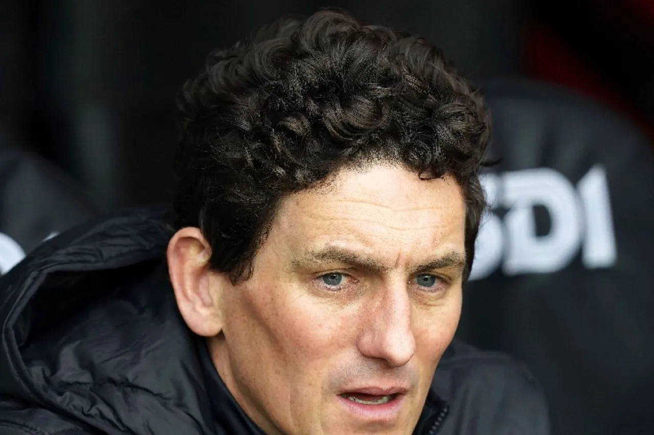 Premier League: Nombra Brentford a Keith Andrews como entrenador