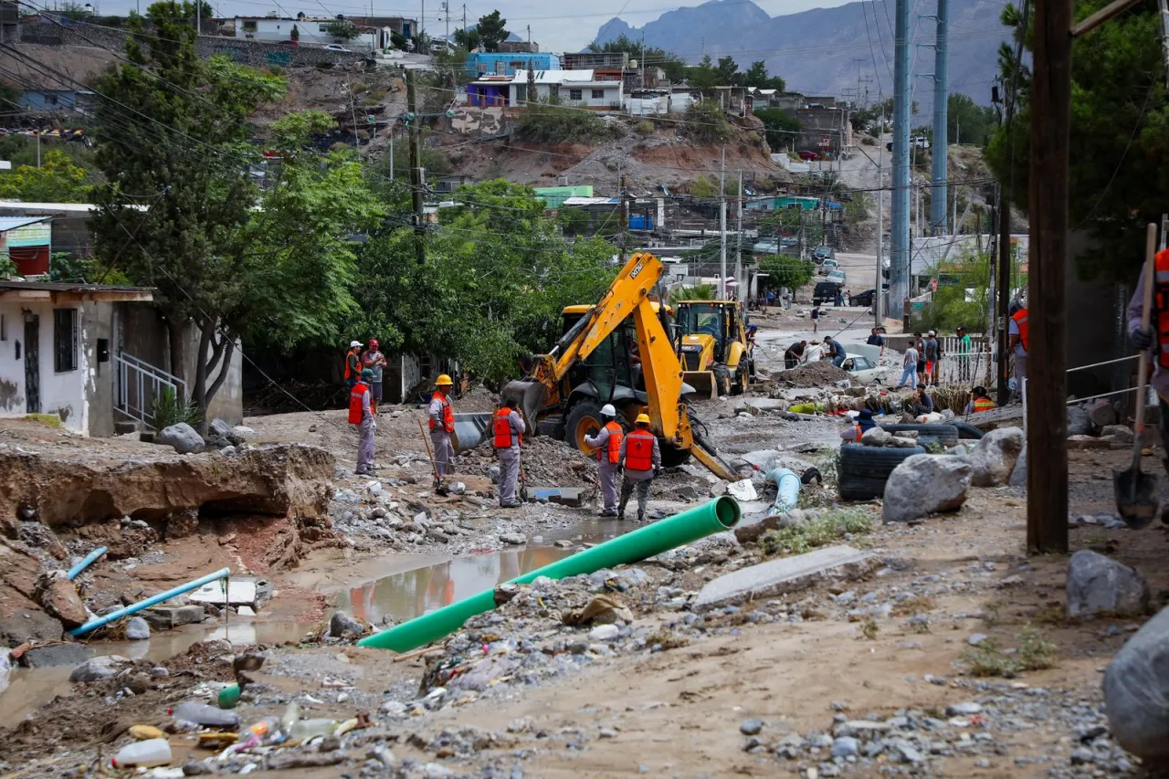 Atiende JMAS socavón en la colonia Francisco Sarabia