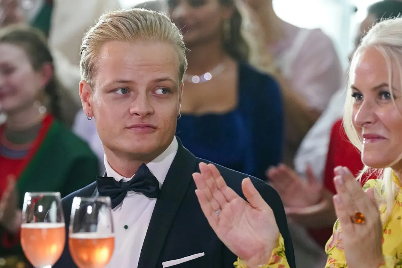 Presentan cargos de abuso contra hijo de la princesa heredera de Noruega
