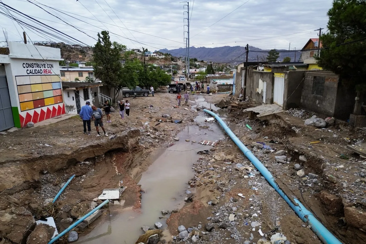 Atiende JMAS socavón en la colonia Francisco Sarabia