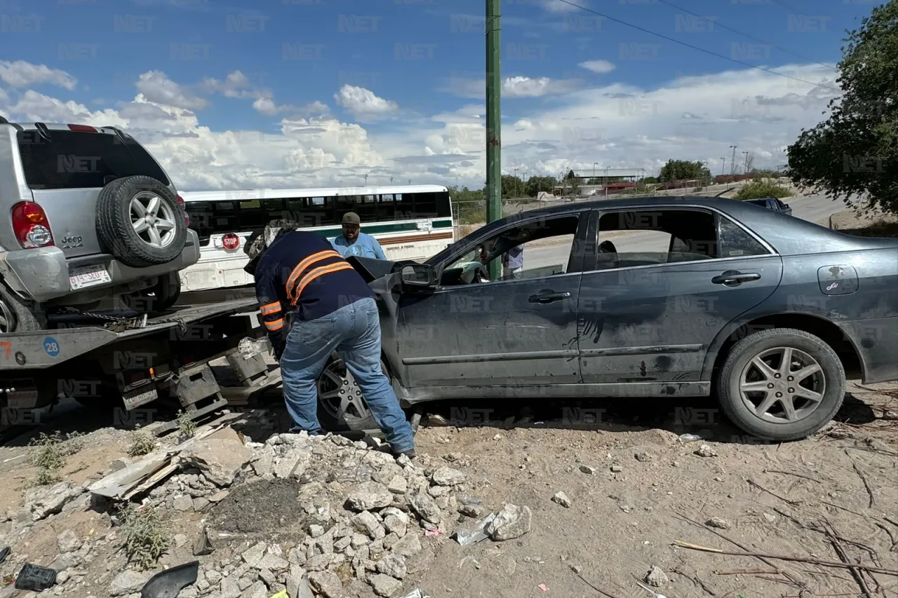 Choque deja dos lesionados en calle puerto Dunquerque