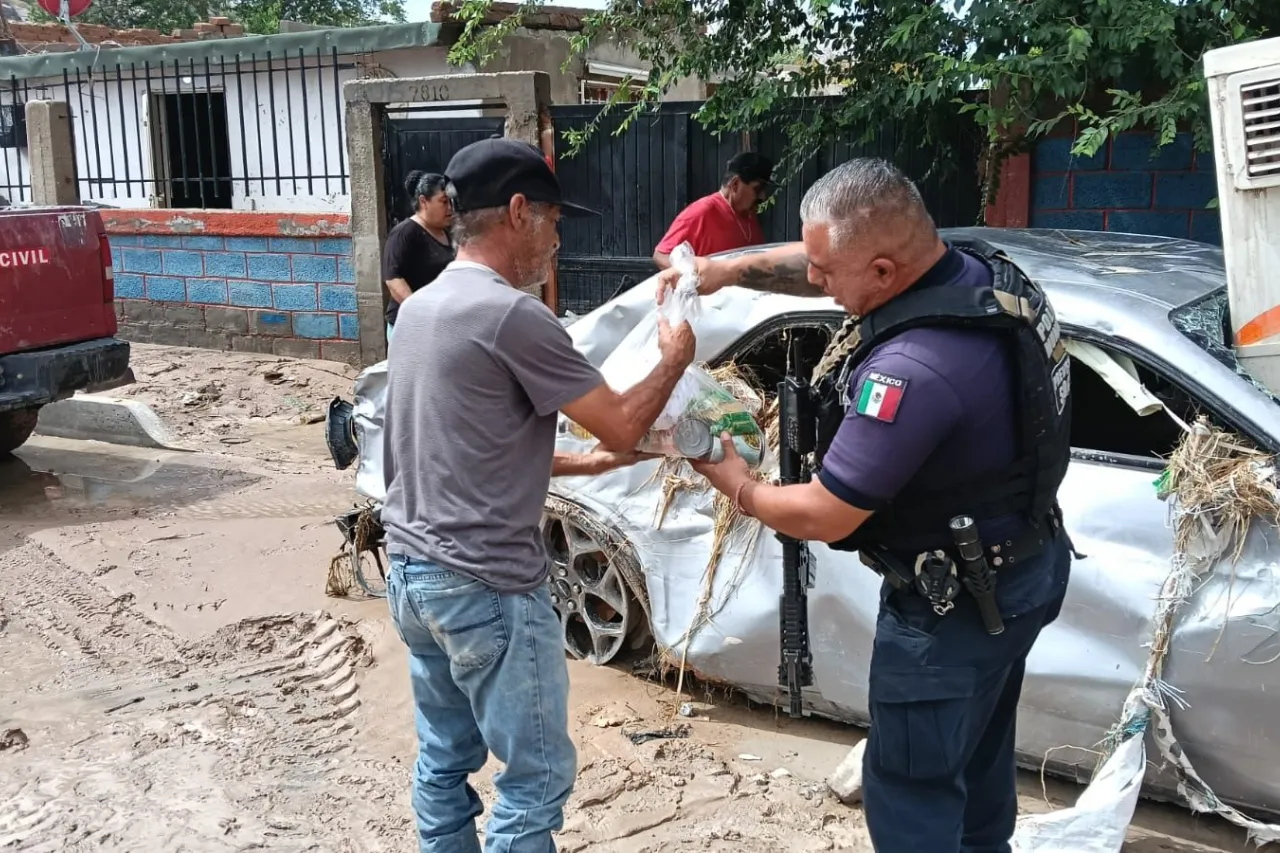 Llevan agentes de la SSPM ayuda alimentaria a familias afectadas por lluvias