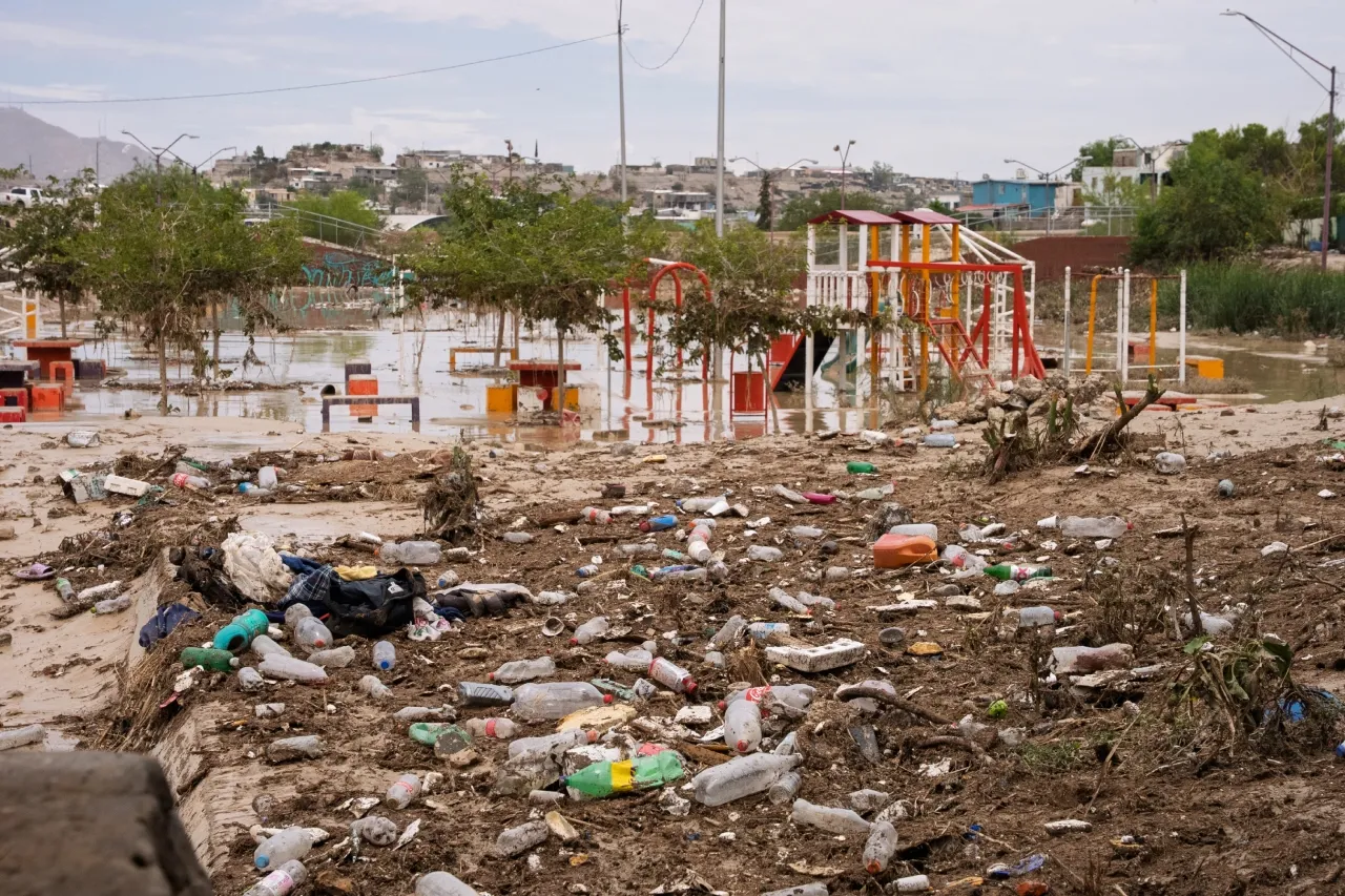 Apoyan con maquinaria y alimentos en colonias afectadas por las lluvias