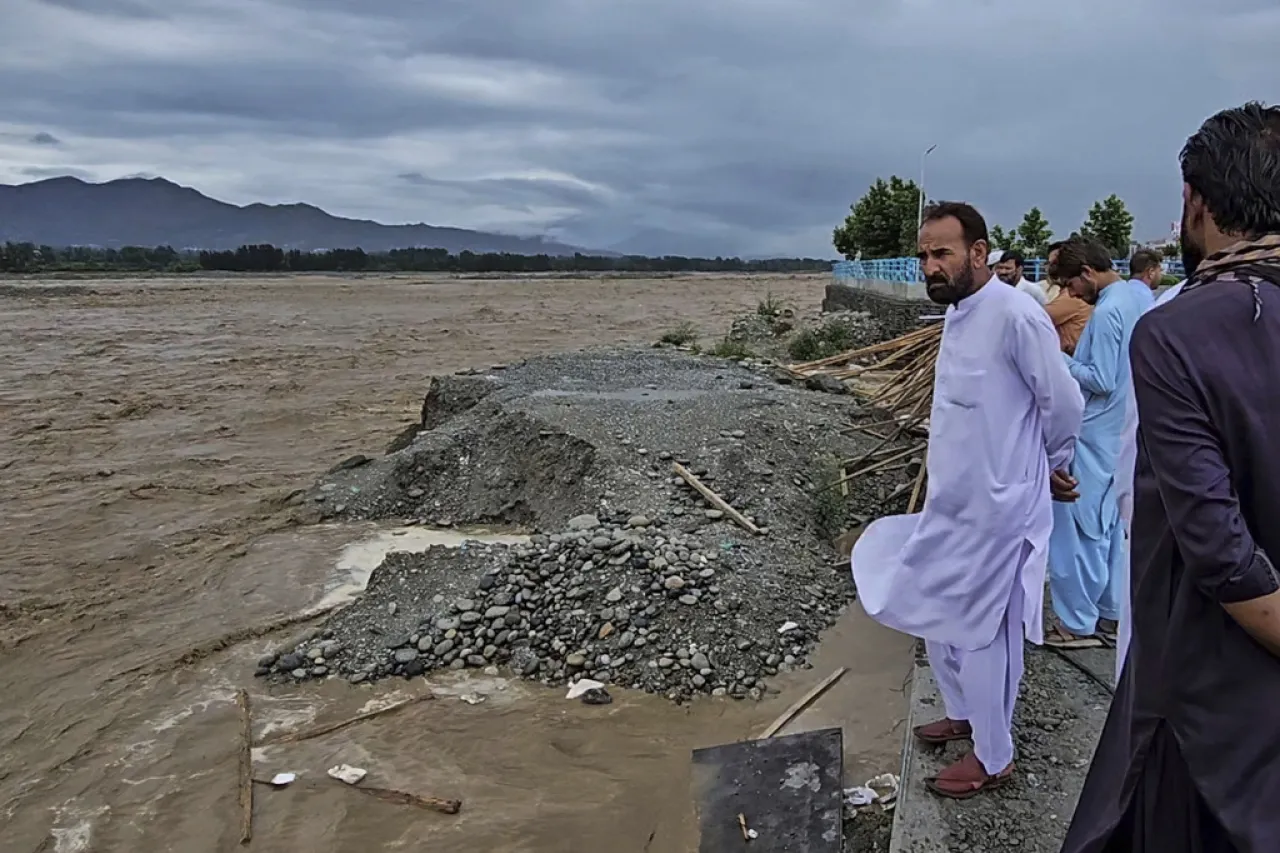 Inundaciones repentinas dejan al menos 8 muertos en Pakistán