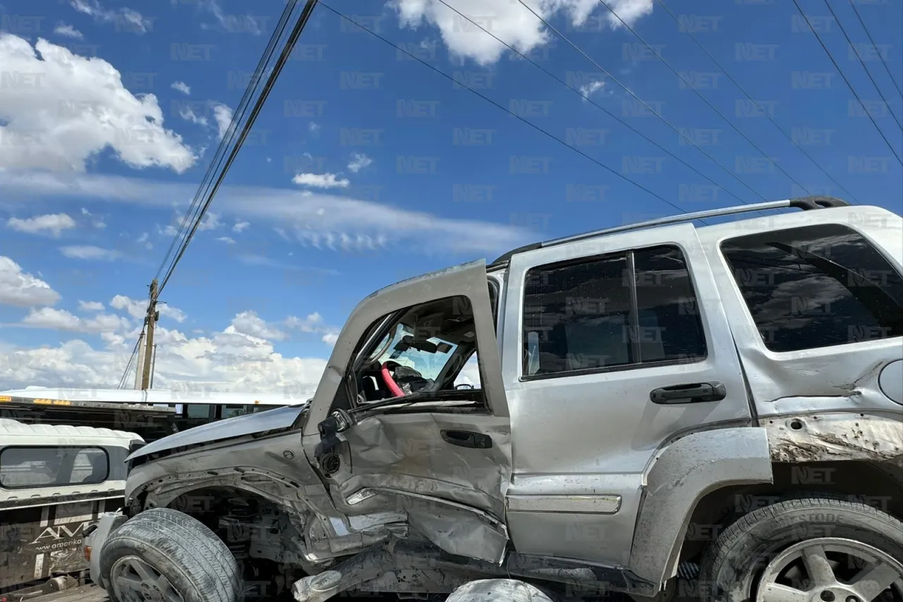 Choque deja dos lesionados en calle puerto Dunquerque