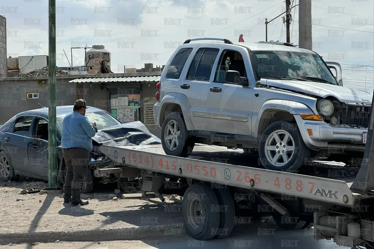 Choque deja dos lesionados en calle puerto Dunquerque
