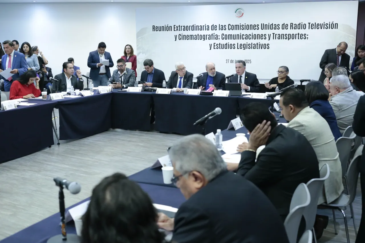 Avanza en comisiones del Senado Ley de Telecomunicaciones