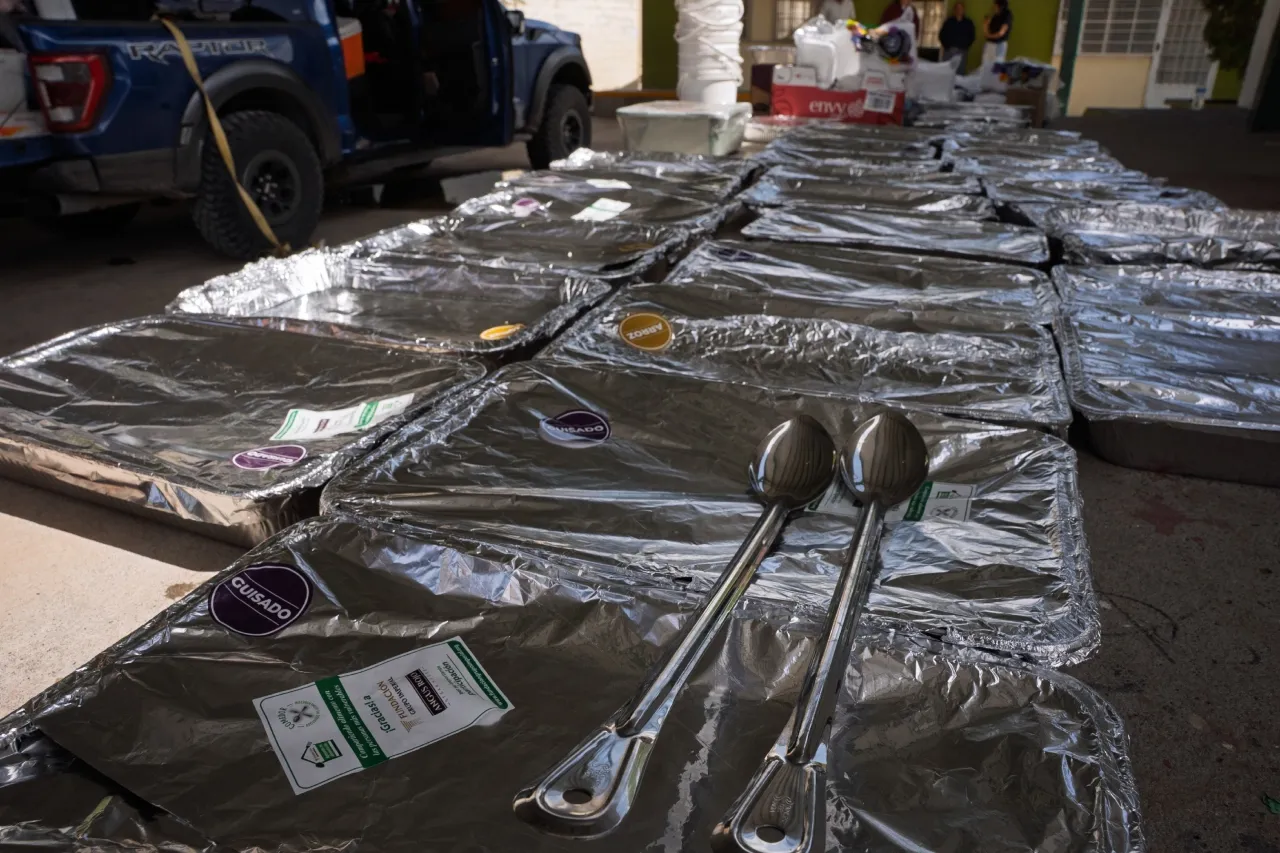 Apoyan con maquinaria y alimentos en colonias afectadas por las lluvias