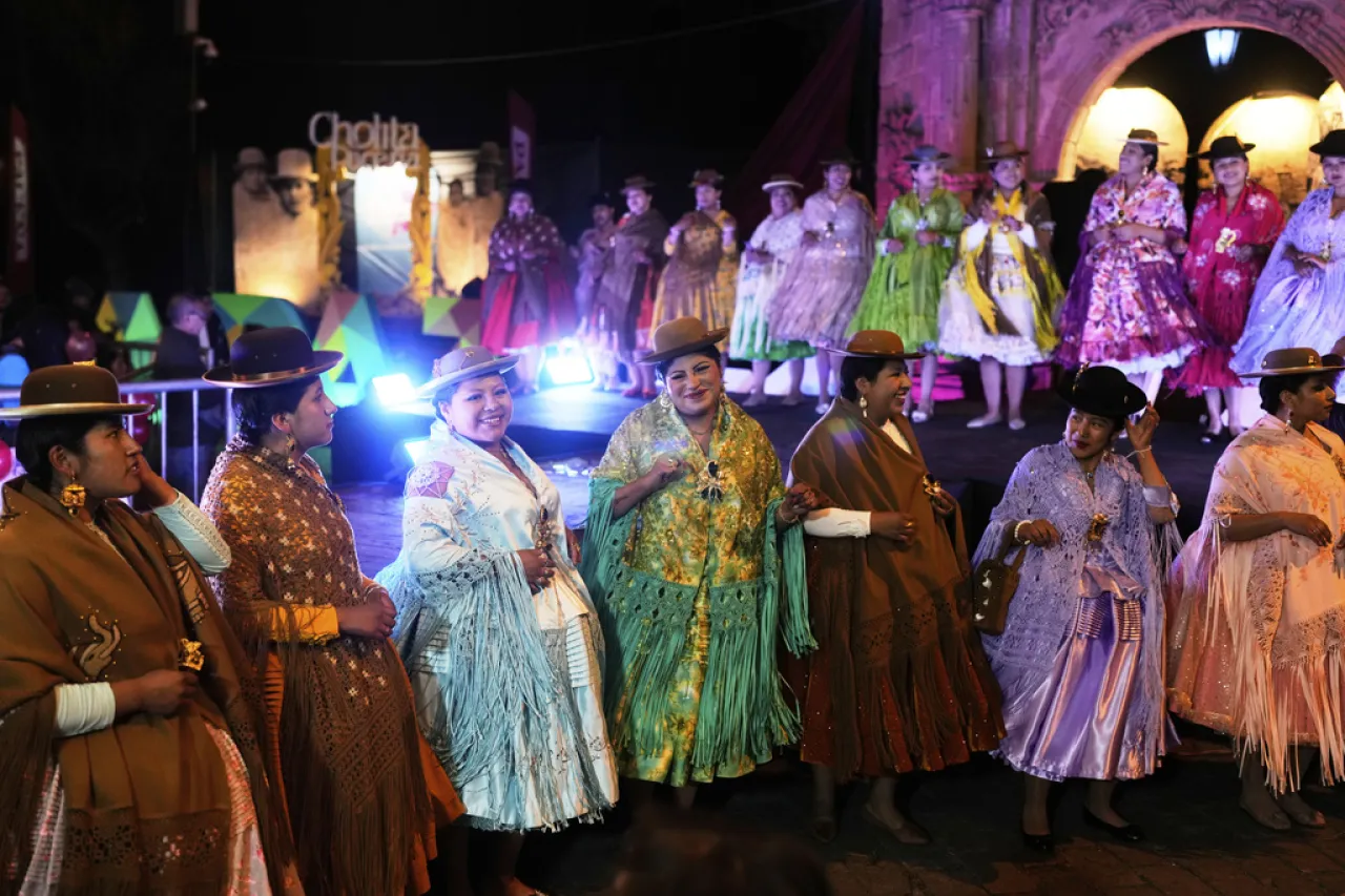 Concurso Cholita Paceña rinde homenaje a las mujeres aymaras en Sudamérica