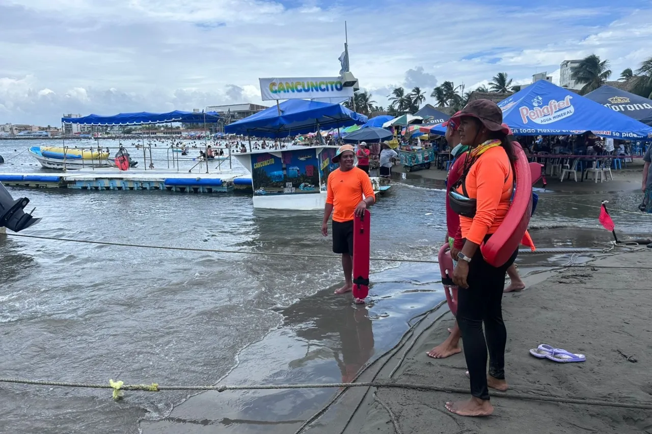 Se hunde lancha turística con 16 personas a bordo en el Puerto de Veracruz
