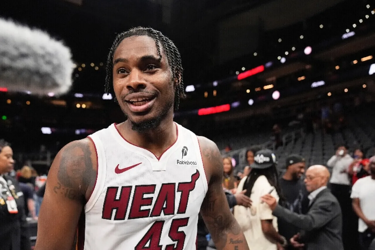 Davion Mitchell extiende contrato con Miami