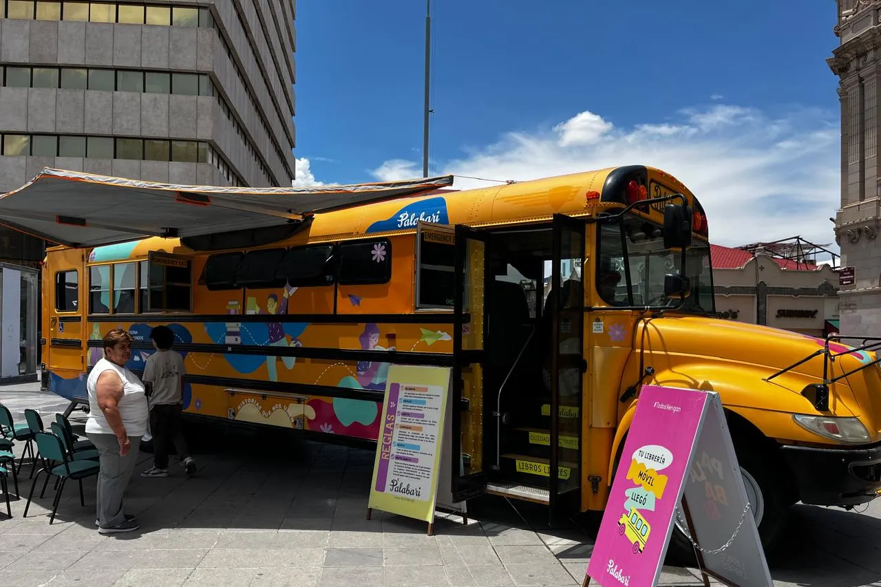 Inicia la Feria del Libro Municipal en la Plaza de Armas de la capital