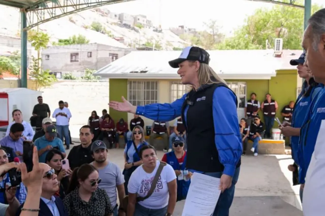 Coordina Maru entrega de apoyos a damnificados por lluvias
