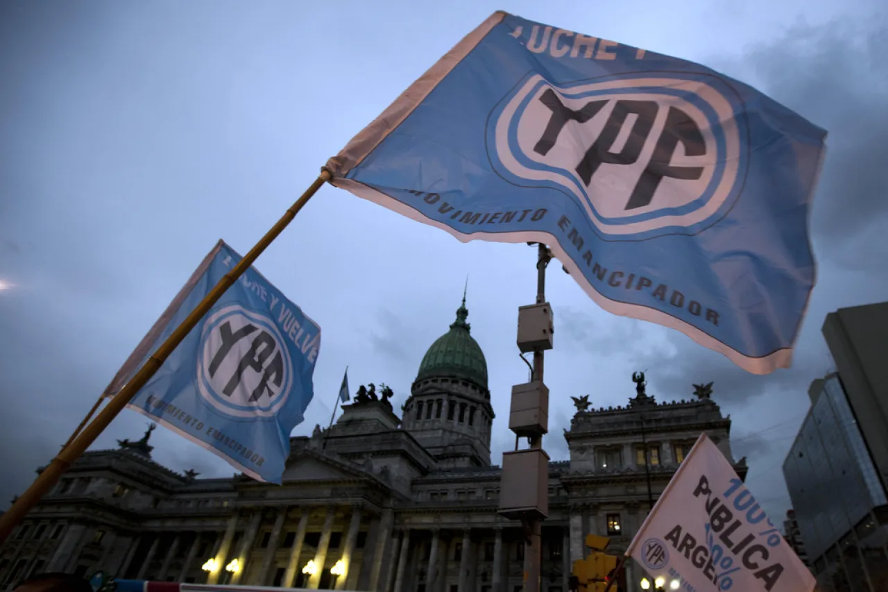 Golpe a Argentina: Jueza de EU exige entrega del 51% de YPF por expropiación