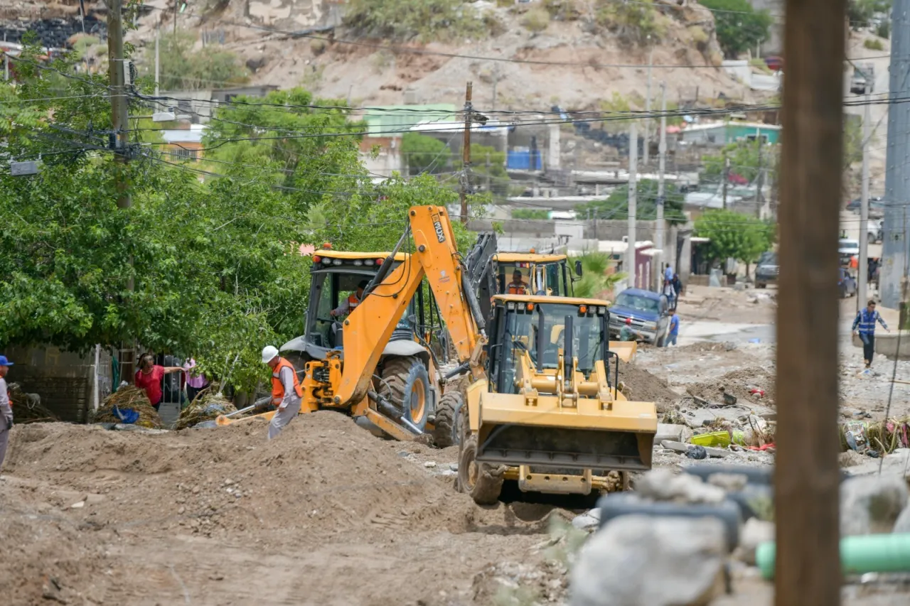 Desde las calles, buscan volver a la ‘normalidad’ colonias dañadas por lluvias