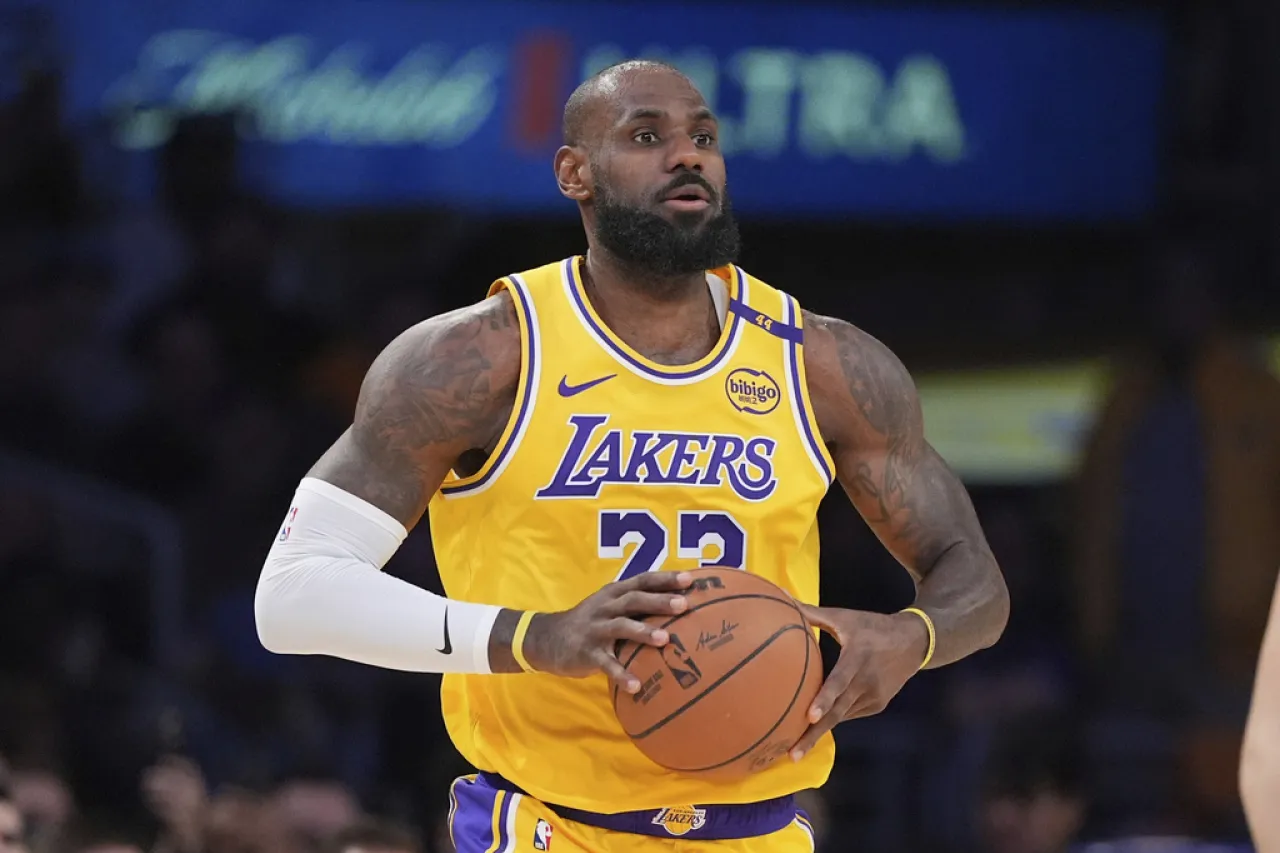 Comienza la agencia libre de la NBA tras días de movimientos de jugadores