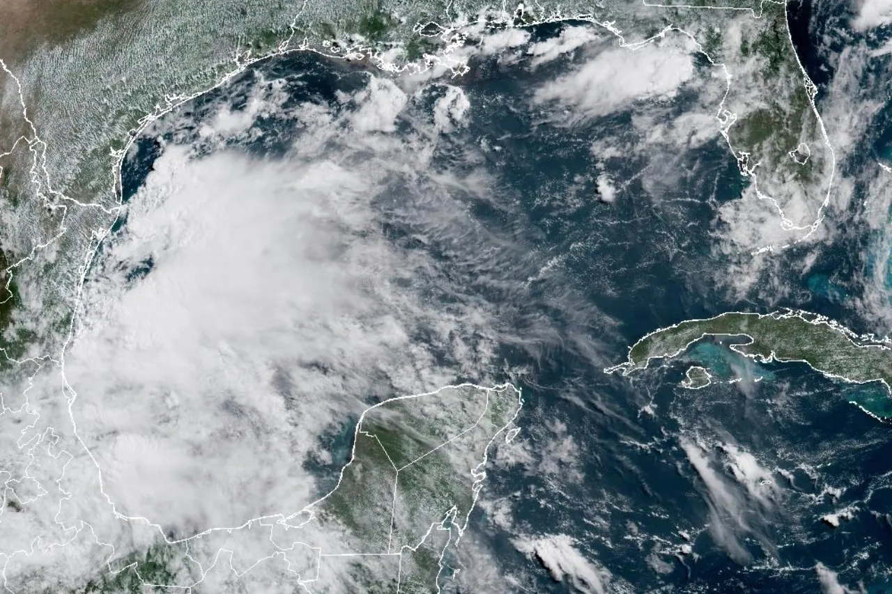 Tormenta tropical Flossie se fortalece frente a costa suroeste de México
