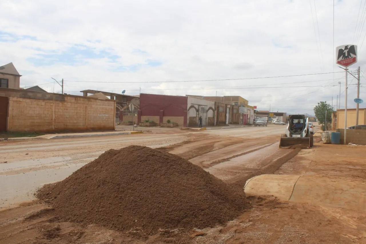 Realizan limpieza, retiro de arrastres y encauzamiento del arroyo El Bordo