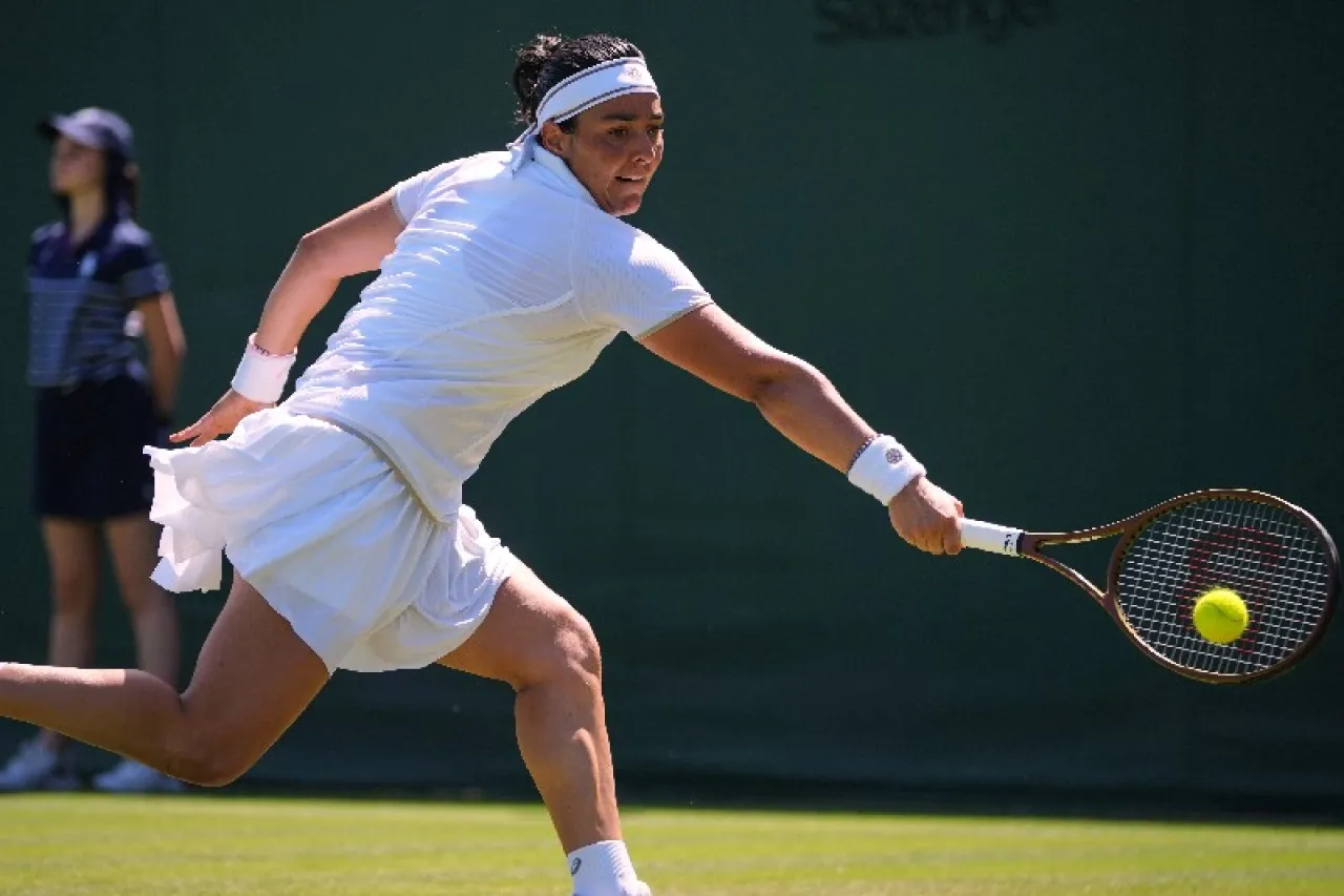 Ons Jabeur abandona Wimbledon por problemas respiratorio