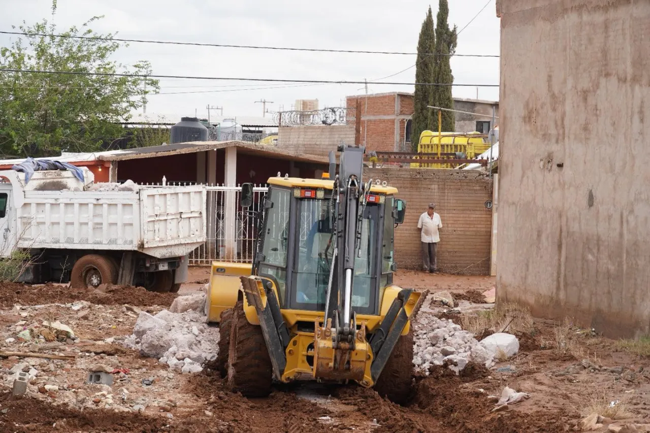 Realizan limpieza, retiro de arrastres y encauzamiento del arroyo El Bordo