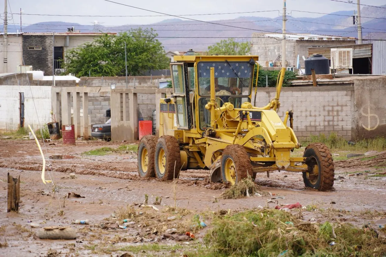 Realizan limpieza, retiro de arrastres y encauzamiento del arroyo El Bordo