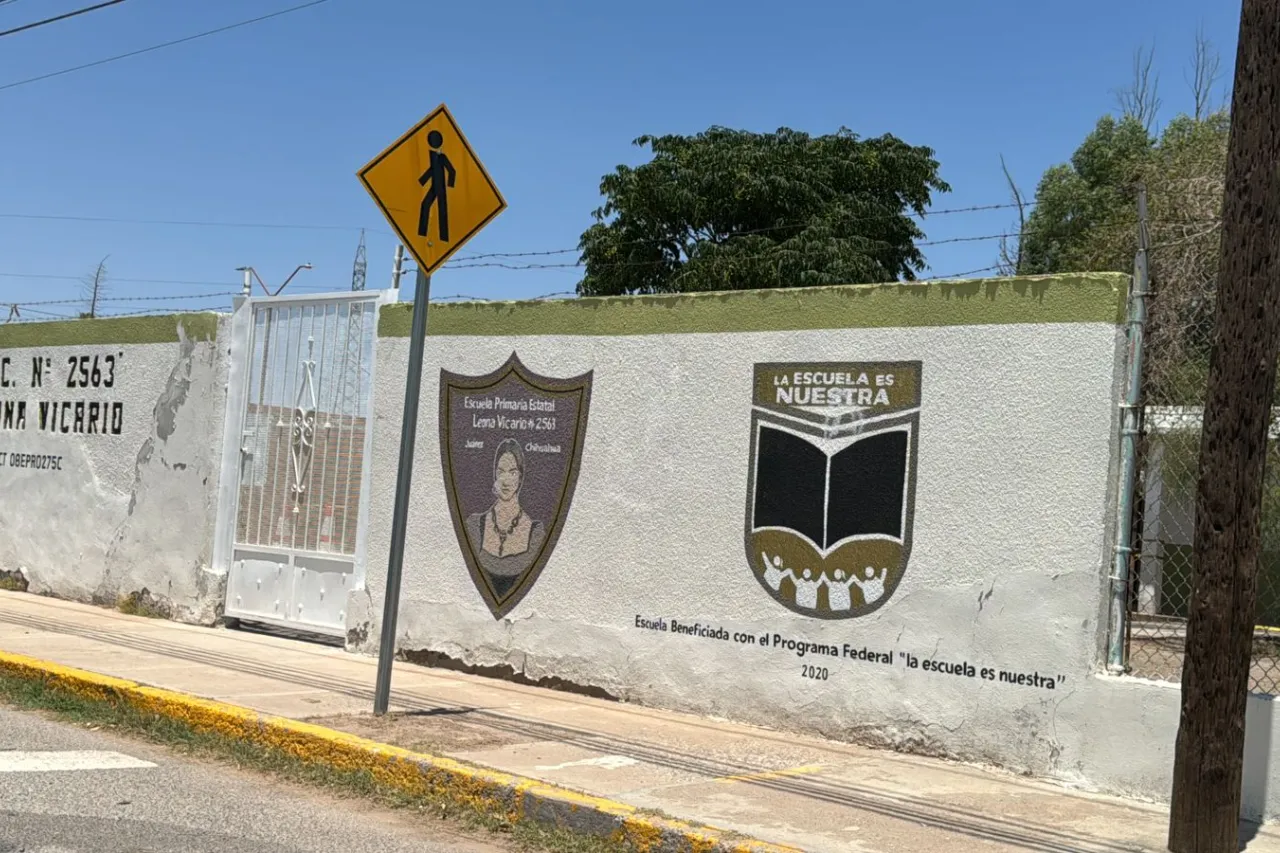 Colocan primera piedra para renovar la primaria Leona Vicario