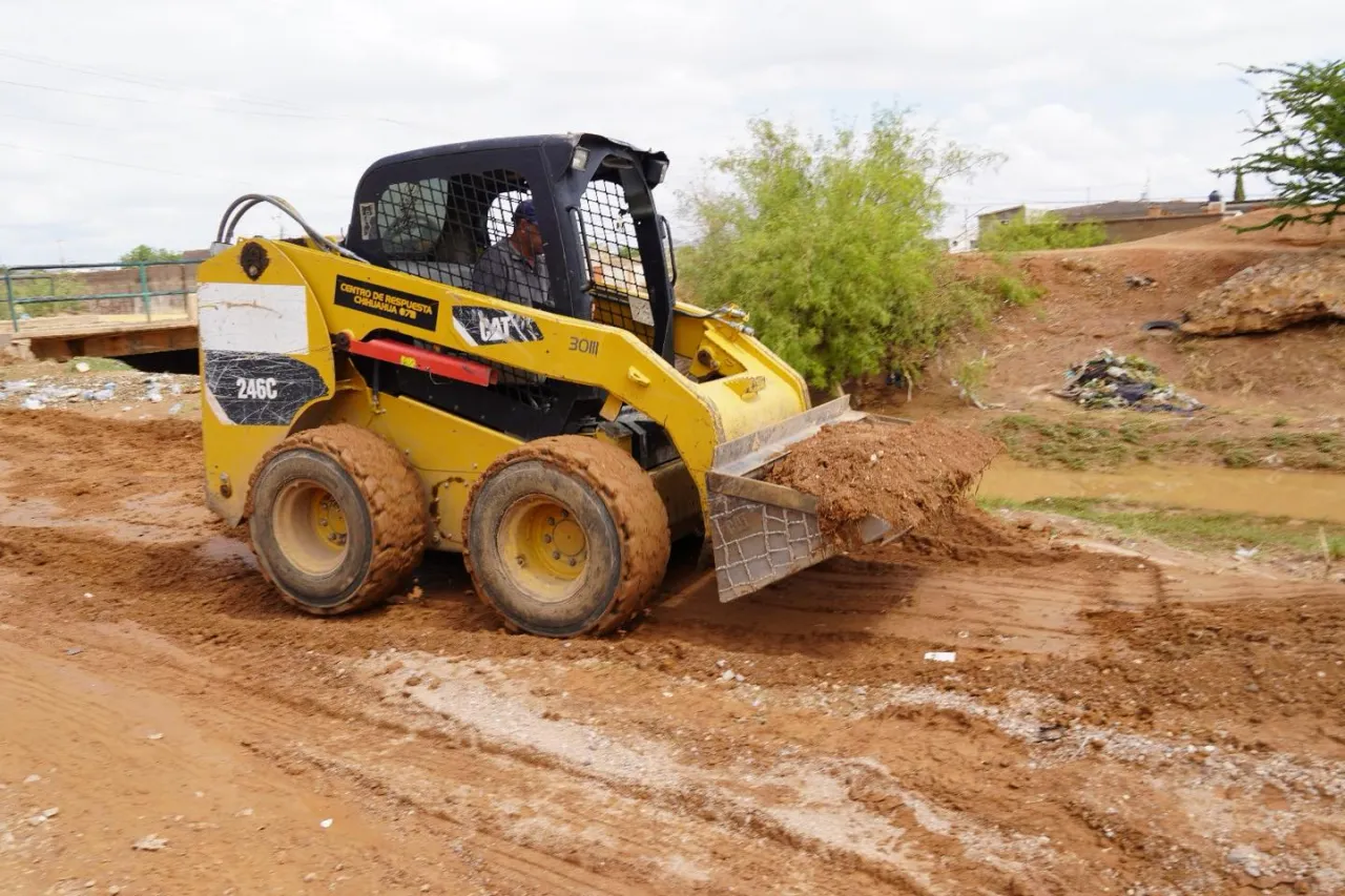 Realizan limpieza, retiro de arrastres y encauzamiento del arroyo El Bordo