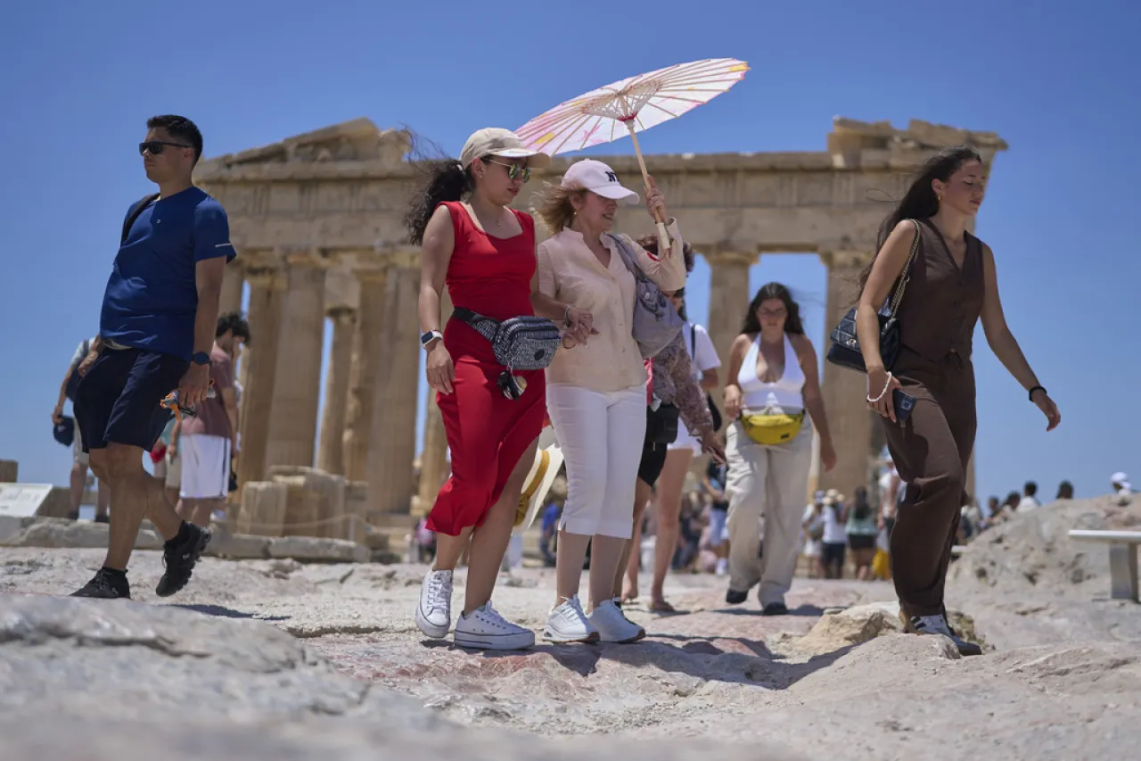 Temperaturas abrasadoras azotan Europa y ponen regiones en alerta máxima