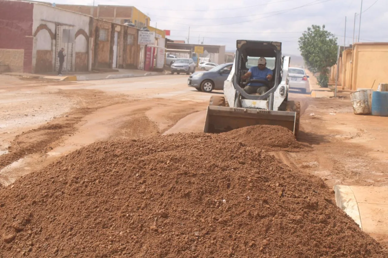 Realizan limpieza, retiro de arrastres y encauzamiento del arroyo El Bordo
