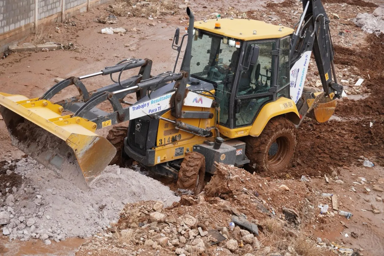 Realizan limpieza, retiro de arrastres y encauzamiento del arroyo El Bordo