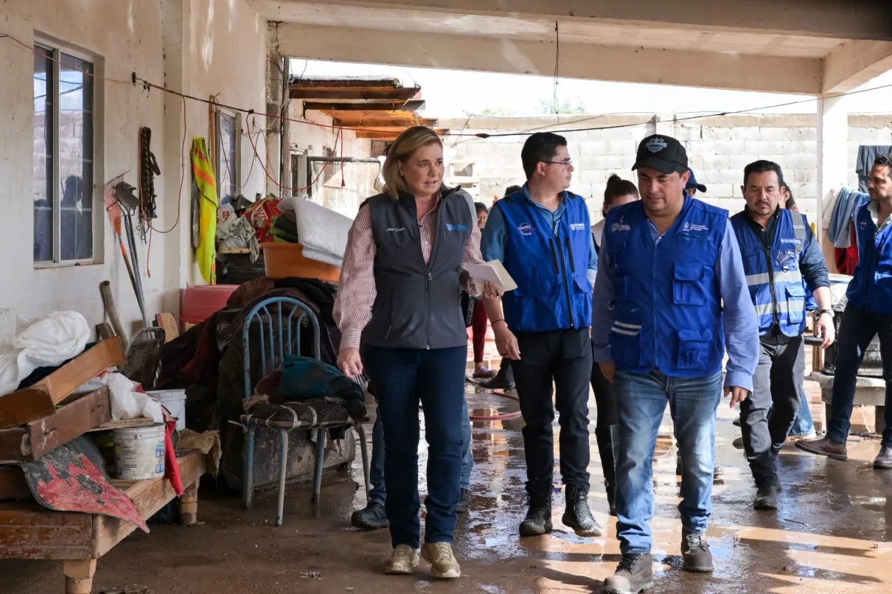 Recorre Maru Campos zonas afectadas por lluvias en Chihuahua
