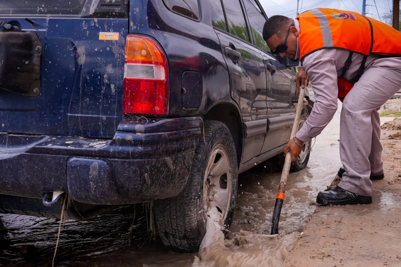 Continua JMAS trabajos de limpieza tras lluvias
