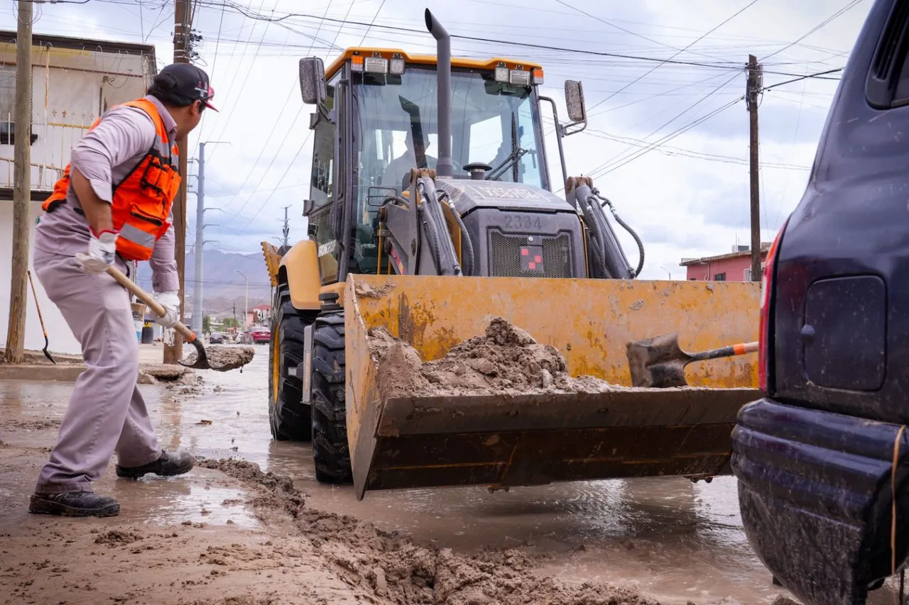 Continua JMAS trabajos de limpieza tras lluvias