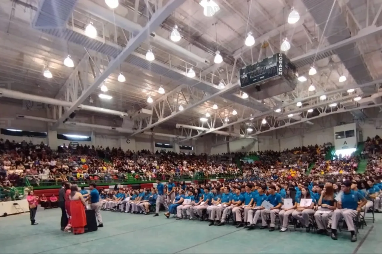 Más de 5 mil estudiantes se gradúan del Colegio de Bachilleres
