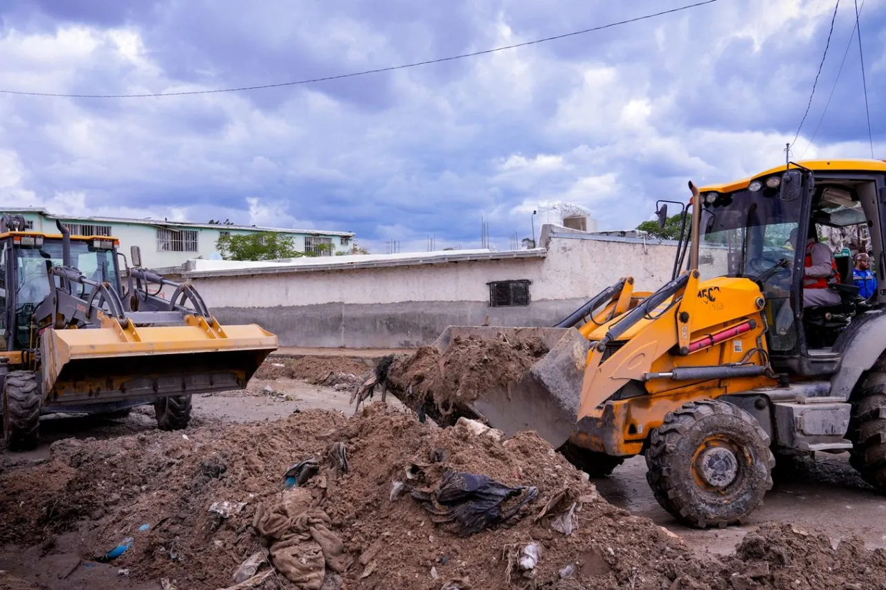 Continua JMAS trabajos de limpieza tras lluvias