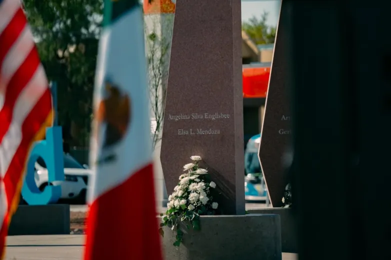 August Third Memorial, una de las 100 mejores piezas de arte público del mundo
