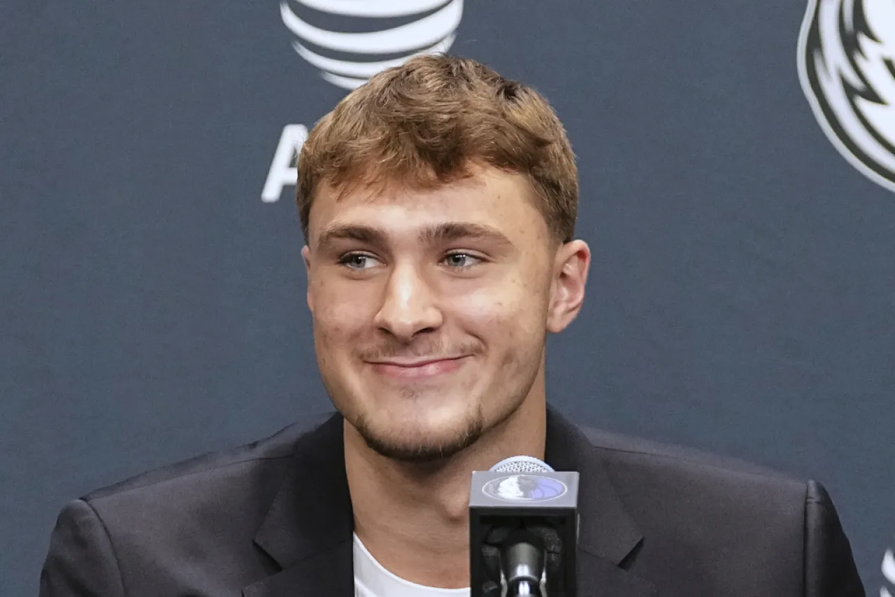 Mavs firman convenio con Cooper Flagg