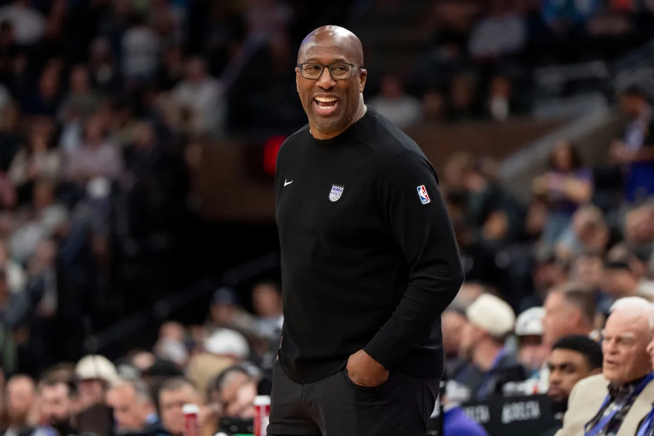 Knicks ofrecen puesto de entrenador a Mike Brown