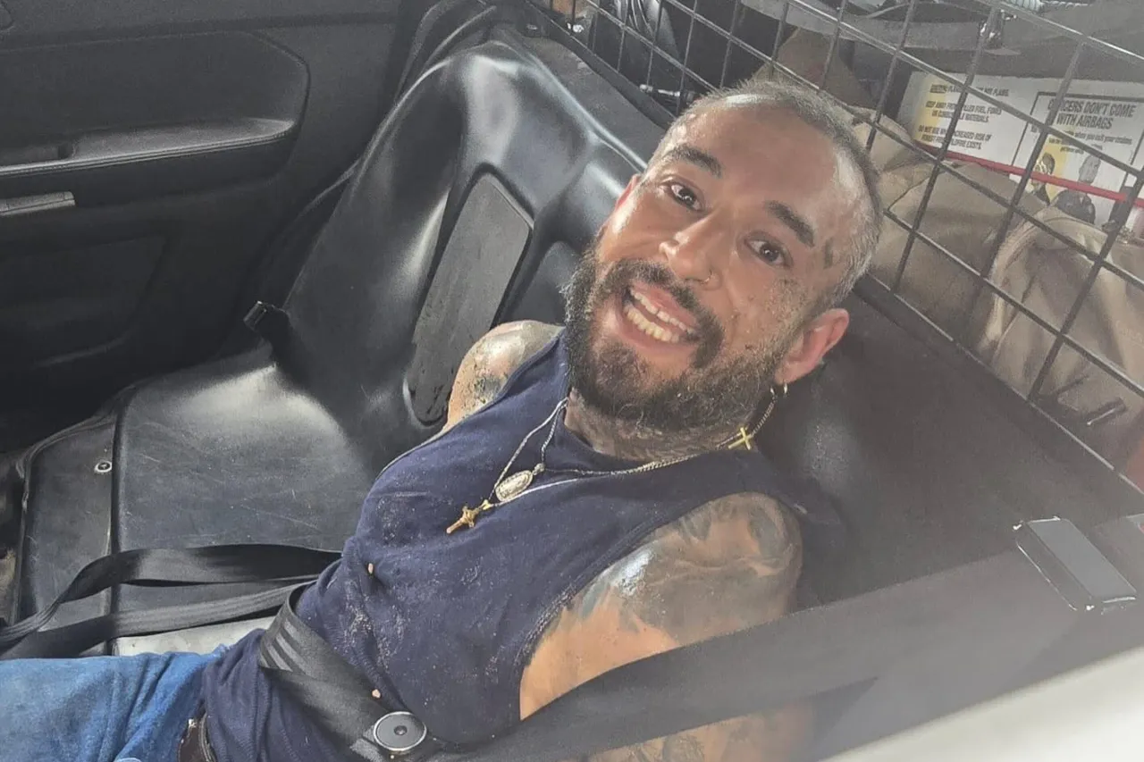 El Paso: Apunta con un arma a policías; tenía orden de arresto