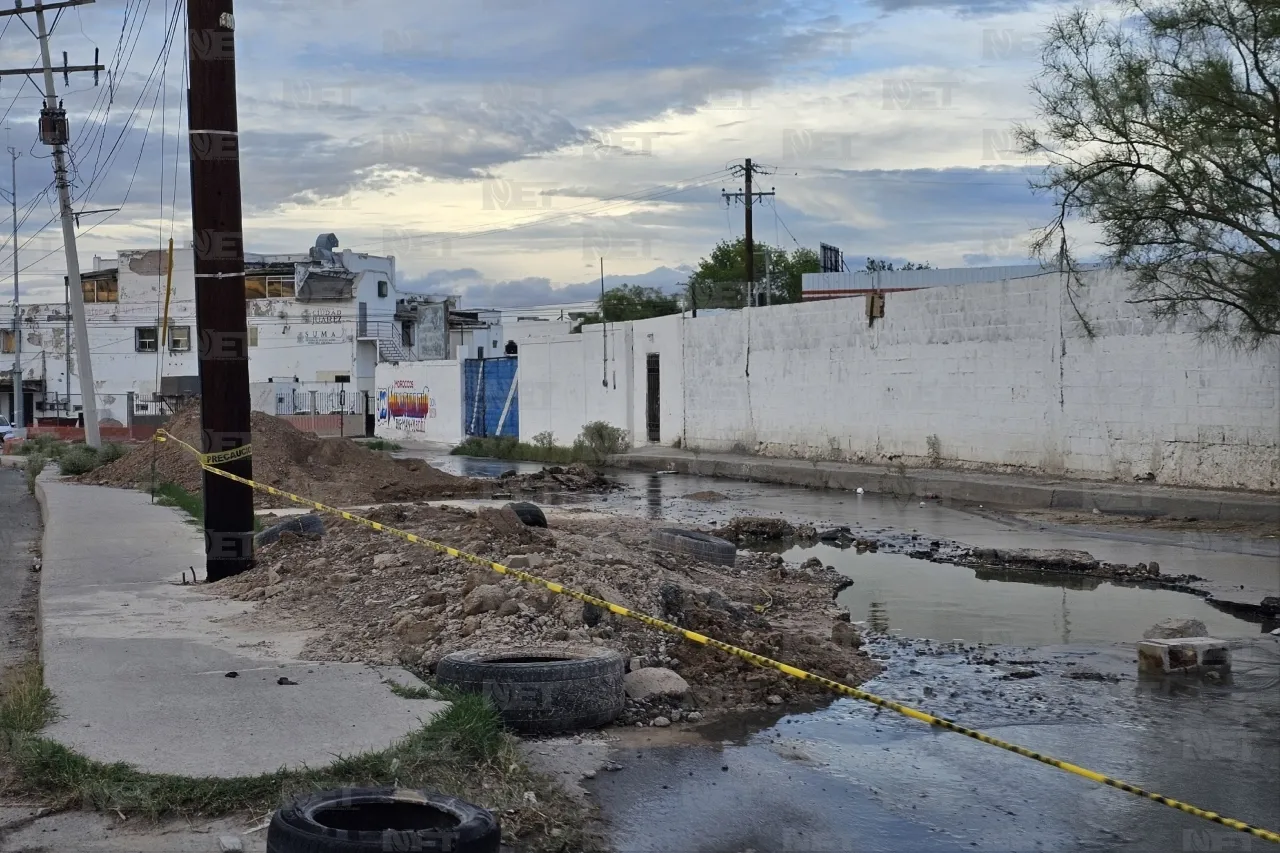 Se forma socavón en la colonia Industrial
