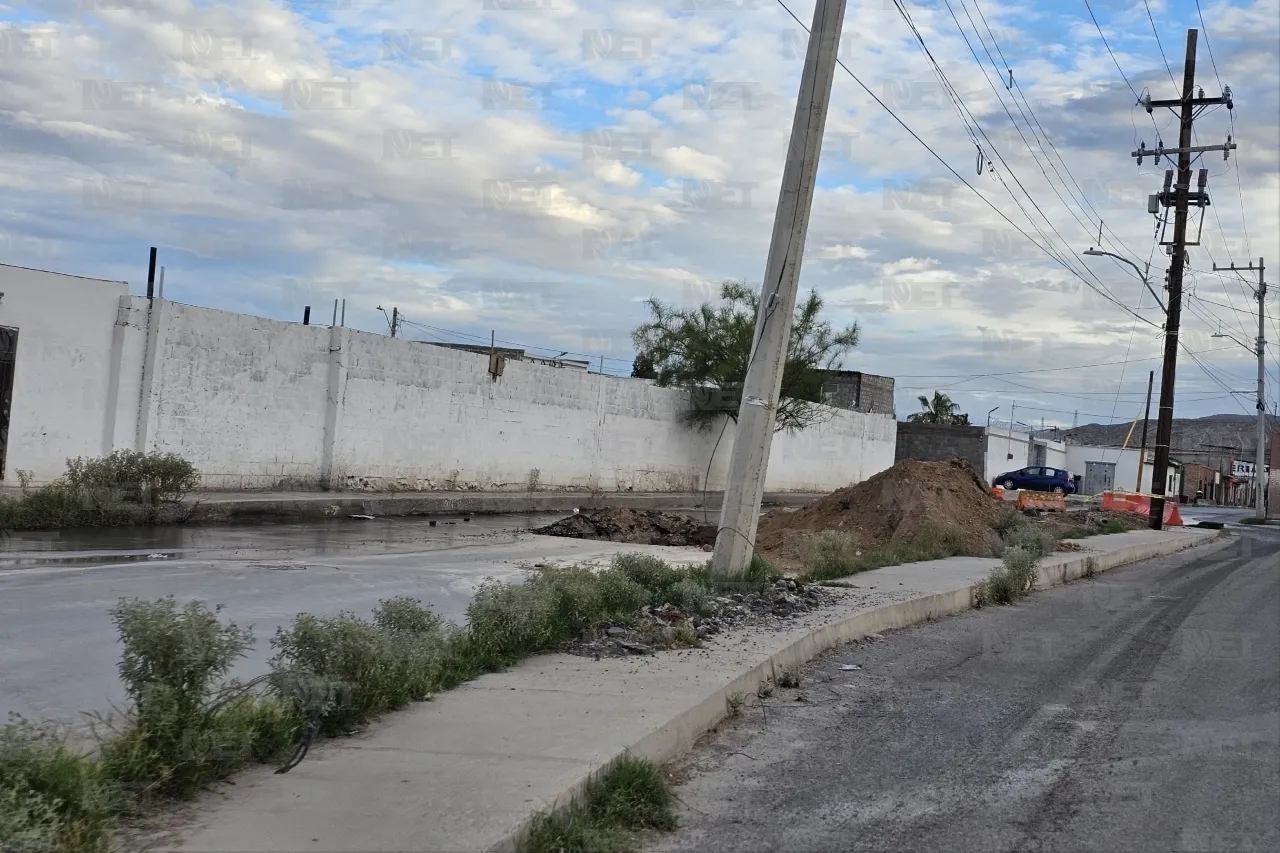 Se forma socavón en la colonia Industrial