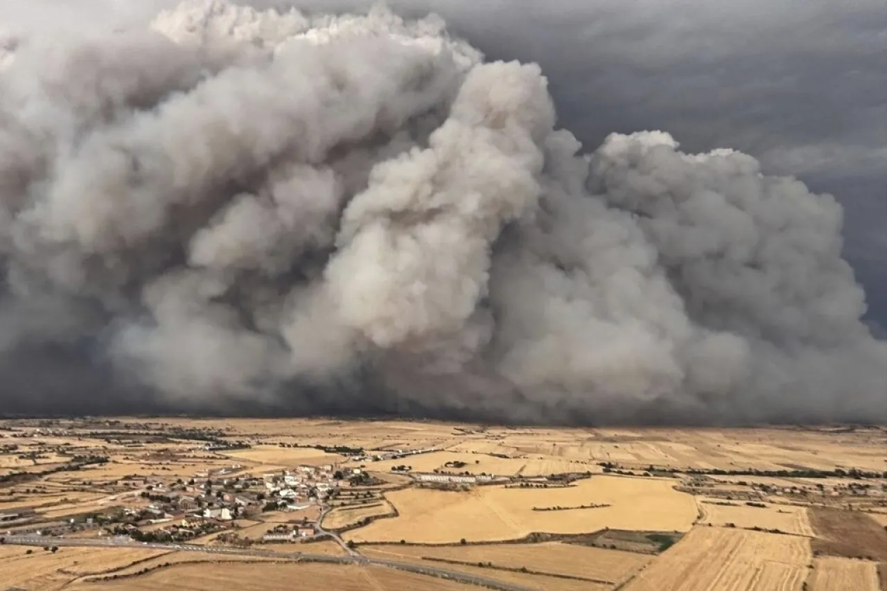 Un incendio forestal mata a dos personas en España durante una ola de calor