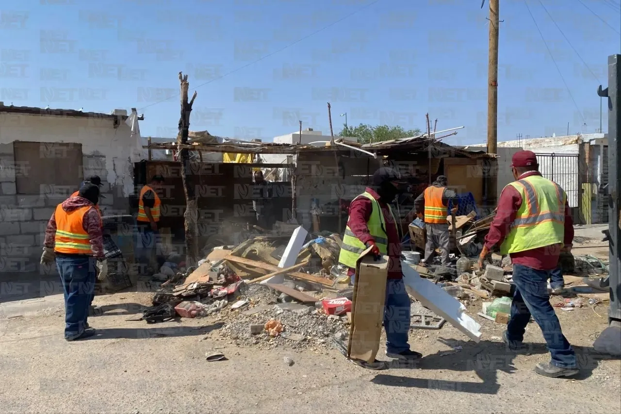 Banquetas bloqueadas y patios sucios: combaten desorden urbano en Juárez